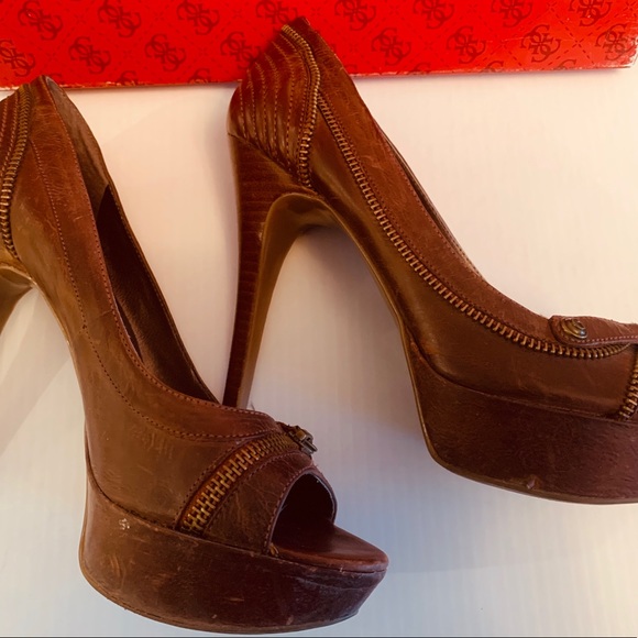 Heels by Guess. Size 8 medium - Picture 3 of 4